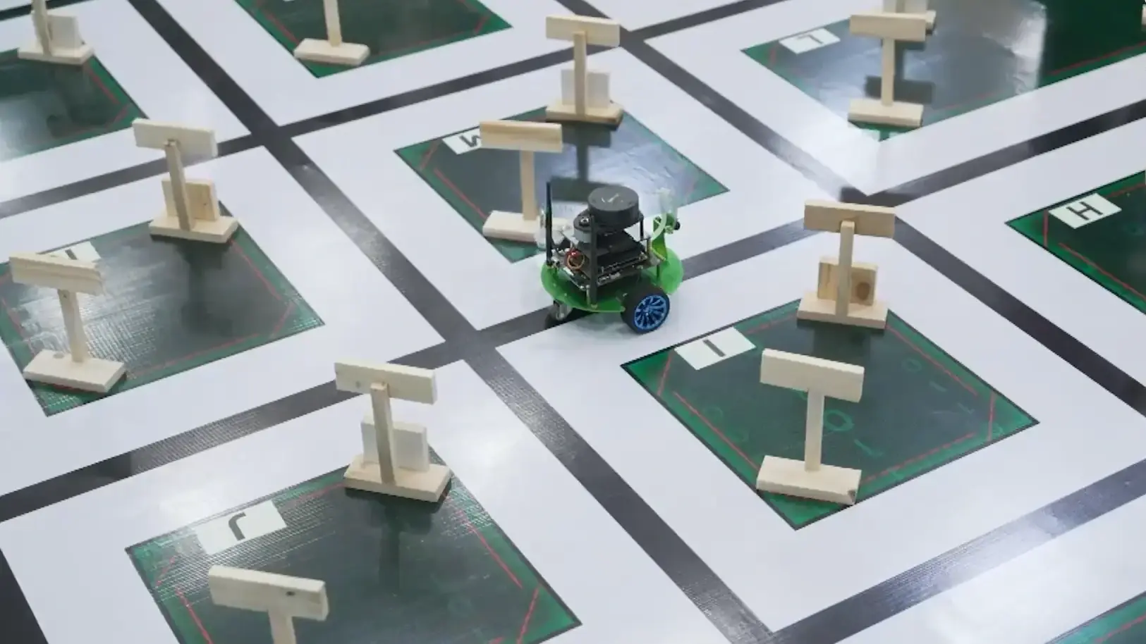 Sinh viên làm chủ chip AI logistics